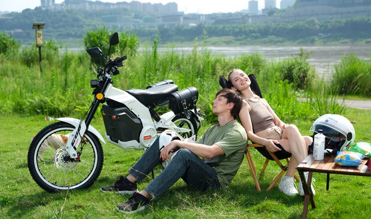 Bonding with Loved Ones: A Joyful Ride and Picnic with the Caofen F80 Electric Motorcycle
