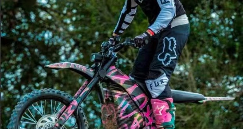 DIY Caofen F80 Electric Motorcycle: Turning Heads on the Beach with a Splash of Pink!