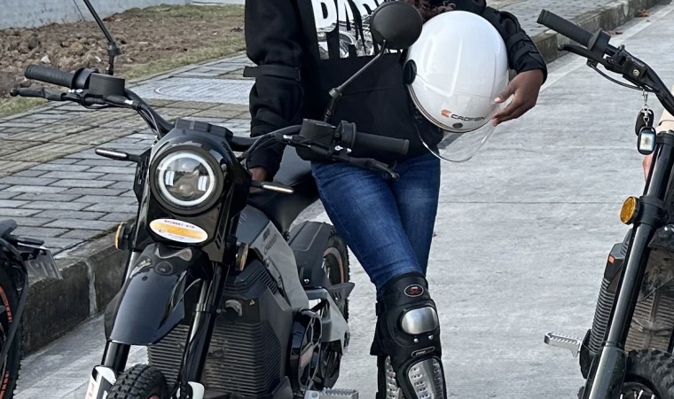 Electric Motorcycle Riders: Are They Nicer?