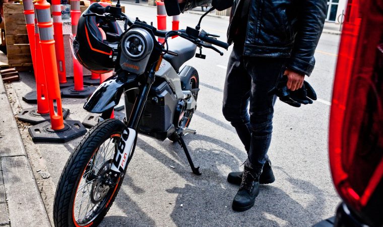 Extend E-Motorcycle Battery Life: Effective Recommendations